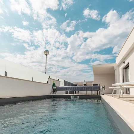 Patricia With Private Swimming Pool Semesterbostad *